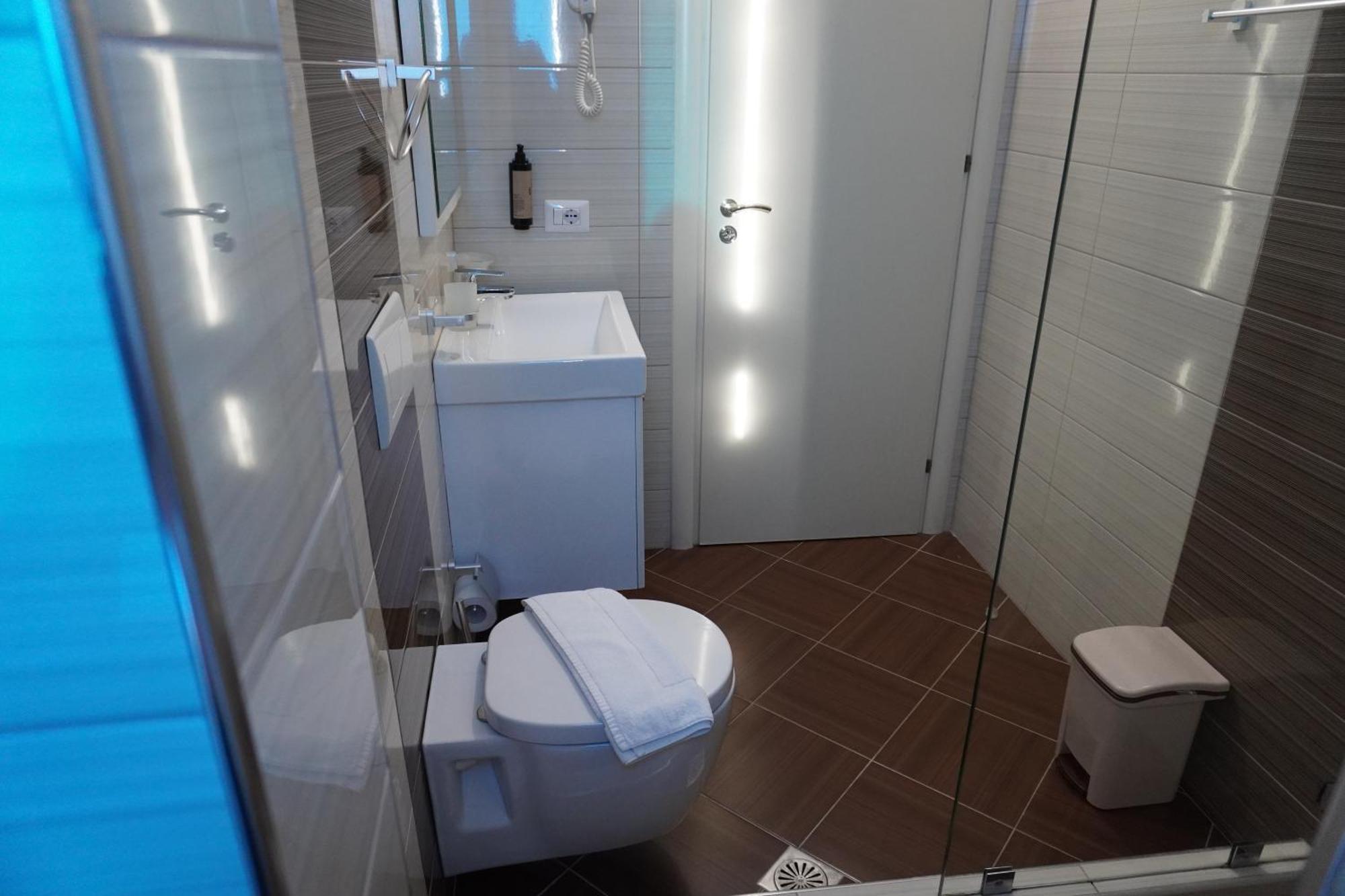Hotel Agel Sarandë Quarto foto