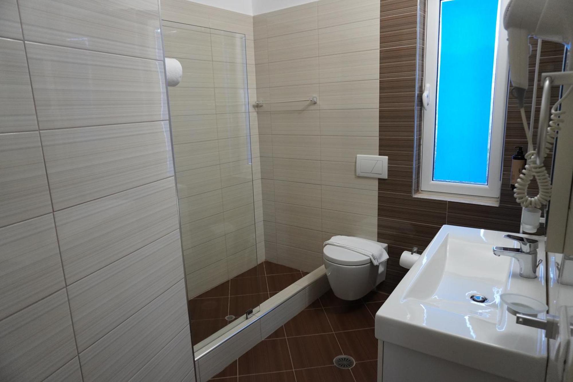 Hotel Agel Sarandë Quarto foto