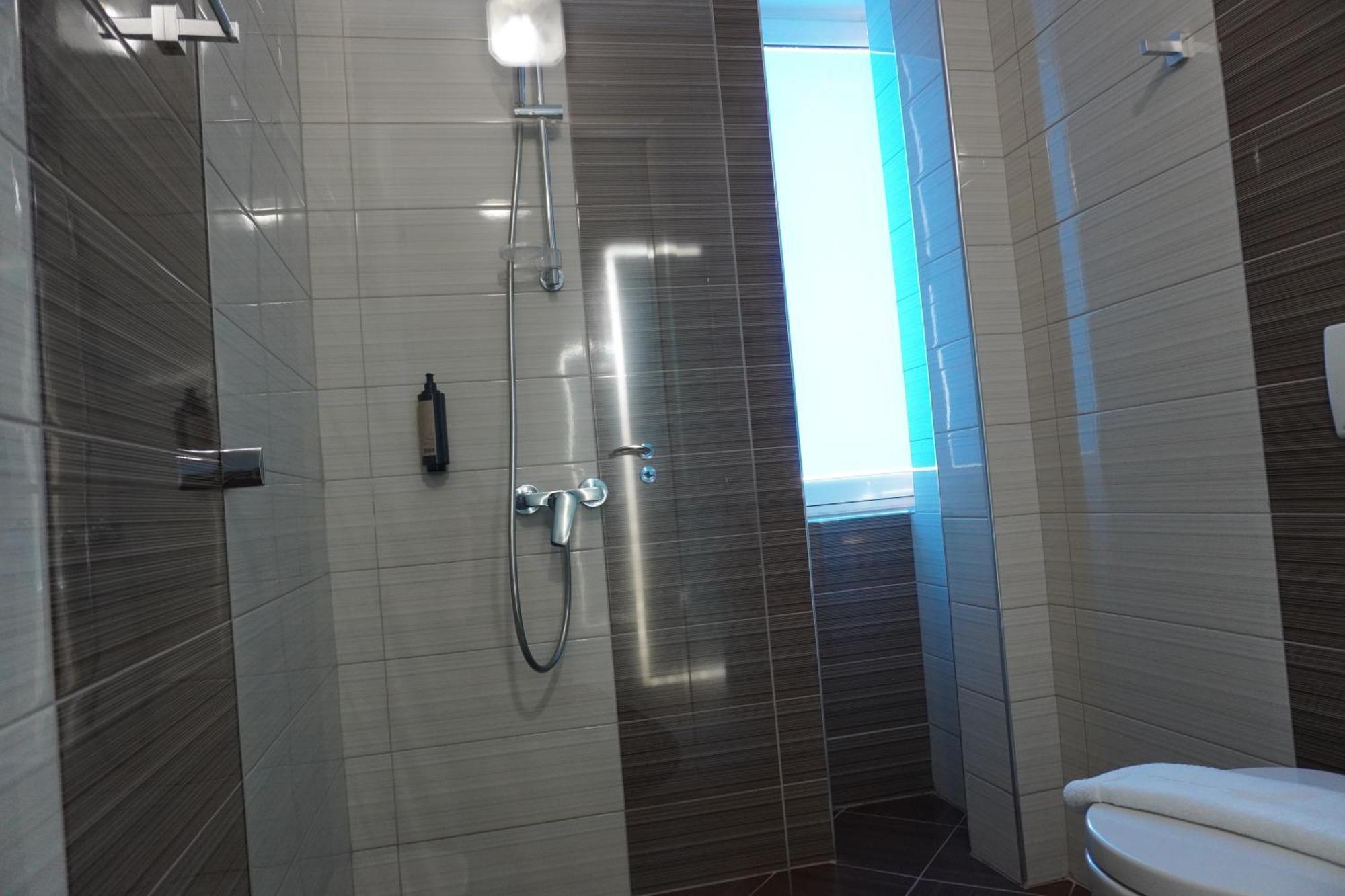 Hotel Agel Sarandë Quarto foto
