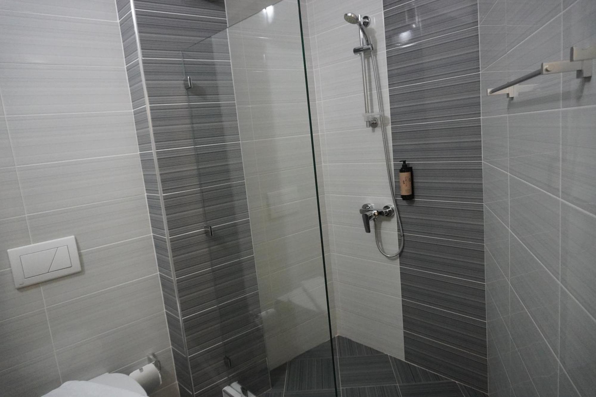 Hotel Agel Sarandë Quarto foto